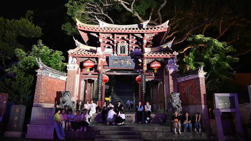 福建泉州：夜經(jīng)濟點亮“濱海浪漫線”