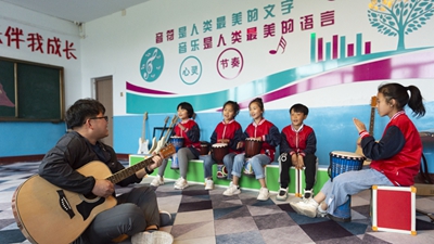 在東北鄉(xiāng)村，他們上演現(xiàn)實版“放牛班的春天”