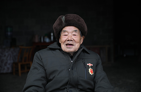 “死守陣地，決不能后退一寸”——記抗美援朝老兵黃忠茂