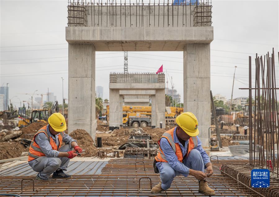 （國際·一周看天下）高溫下，特拉維夫輕軌建設(shè)正酣