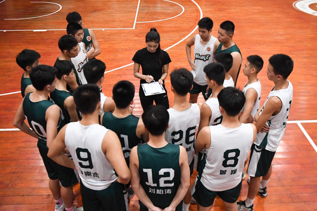 新華全媒+｜是教師也是教練，這個(gè)“95后”女孩帶出全國(guó)冠軍