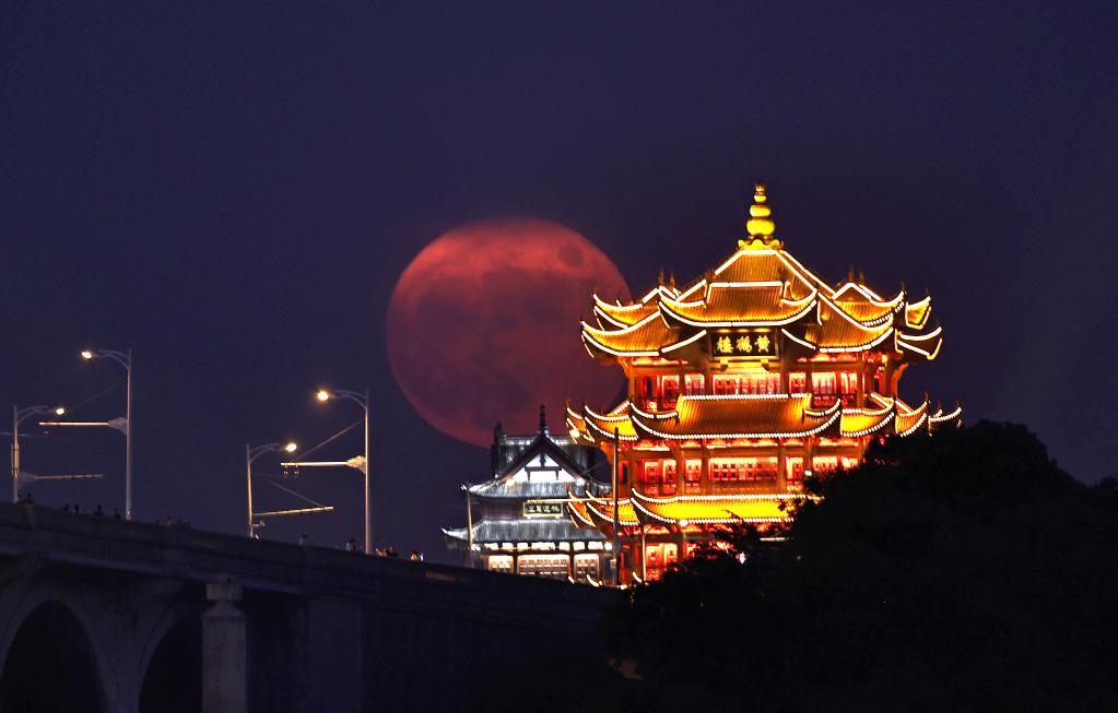 新華全媒+丨詩意中國——平分秋色一輪滿，長伴云衢千里明