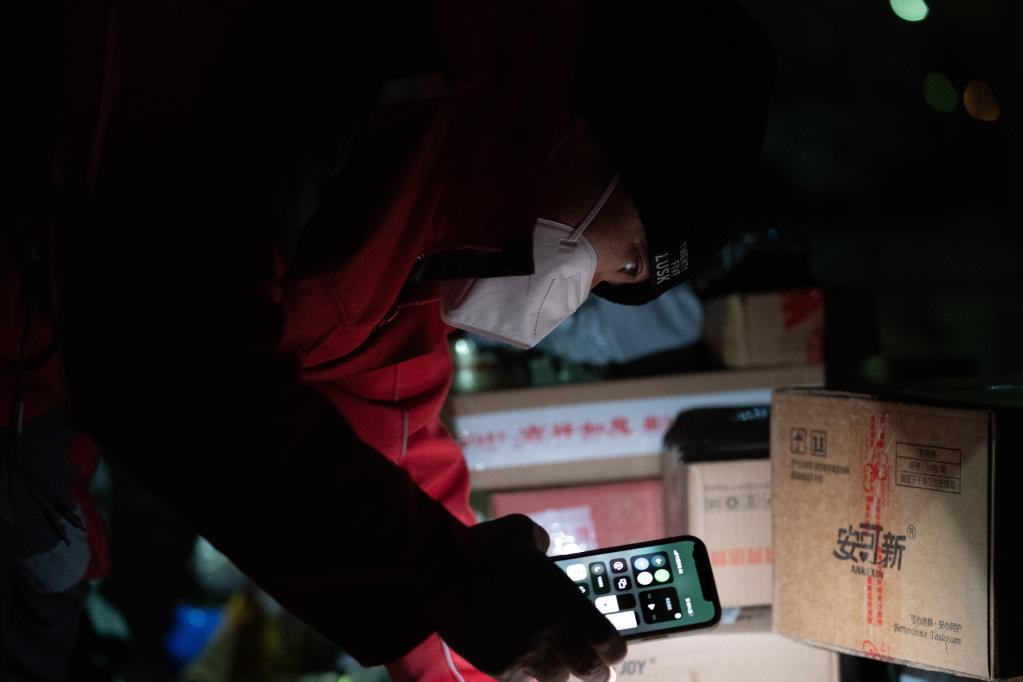 新華全媒+丨京外支援、夜間派送，疏通北京快遞堵點