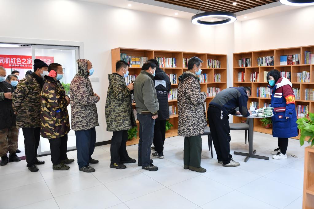 新華全媒+丨長沙：“共享藥箱”為外賣騎手、快遞員等群體保駕護(hù)航