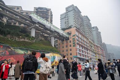 重慶旅游穩(wěn)步復(fù)蘇 特色交通景點(diǎn)受歡迎