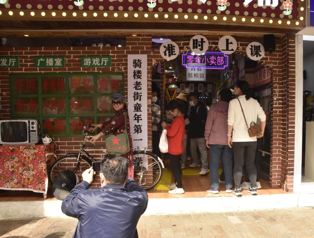 新春走基層丨?？冢候T樓老街年味濃
