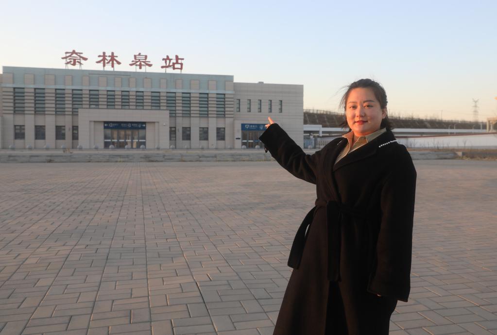新華全媒+·代表風采錄丨王穎：做 “有情懷，會妙招，富鄉(xiāng)親”新時代返鄉(xiāng)新農(nóng)人