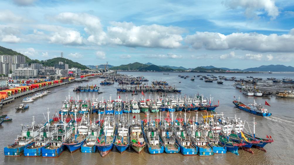 “?？?rdquo;逼近 浙江各地漁船回港避風