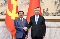 李希同越共中央政治局委員、中央書記處書記、中央檢查委員會主任陳錦繡舉行會談
