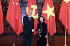 蔡奇同越共中央政治局委員、中央書記處常務(wù)書記張氏梅舉行會談