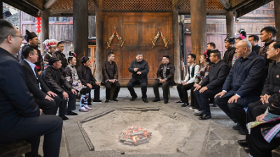 學(xué)習(xí)進(jìn)行時(shí)丨習(xí)近平總書記的“板凳座談會(huì)”