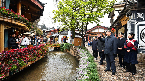 習(xí)近平考察麗江古城：文旅產(chǎn)業(yè)要走一條持續(xù)、健康的發(fā)展之路