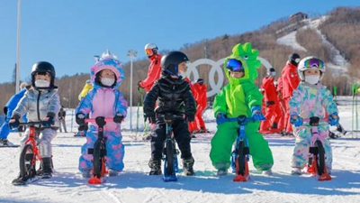 吉林各大雪場(chǎng)“開板”，新玩法續(xù)寫冰雪熱