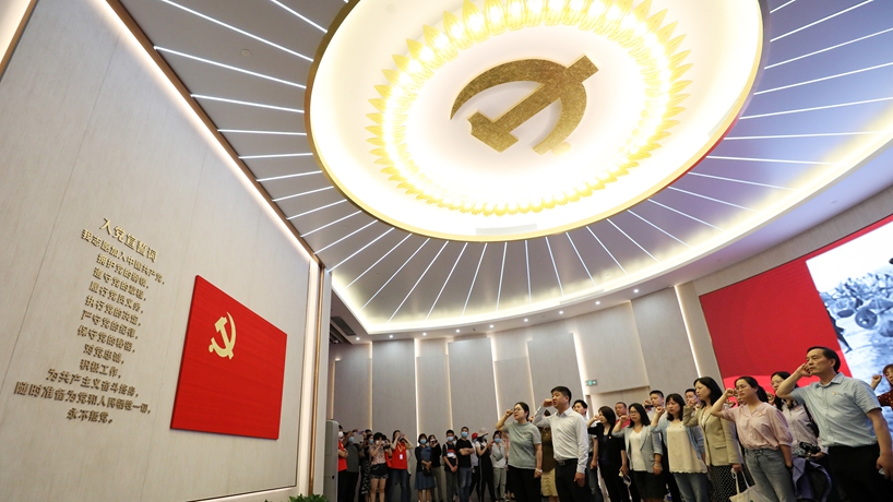 新華社評論員：毫不動(dòng)搖堅(jiān)持黨的全面領(lǐng)導(dǎo)