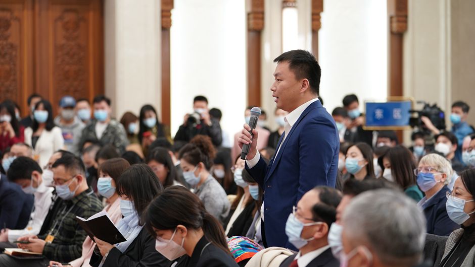 新華社記者在發(fā)布會(huì)上提問(wèn)