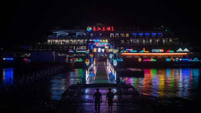 湖北宜昌：發(fā)展綠色航運 保護(hù)大美長江