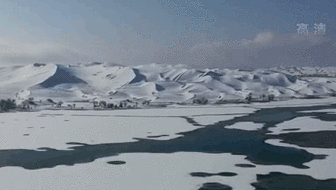 新疆：罕見！塔克拉瑪干沙漠降雪 “沙海”變“雪海”